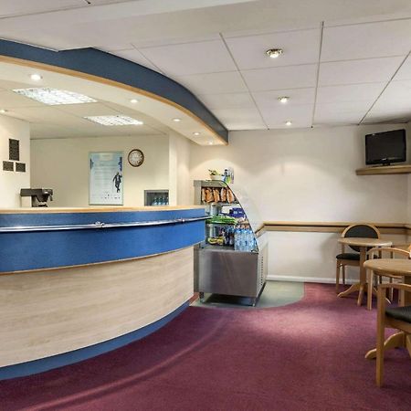 Days Inn Michaelwood M5 Falfield Exterior foto