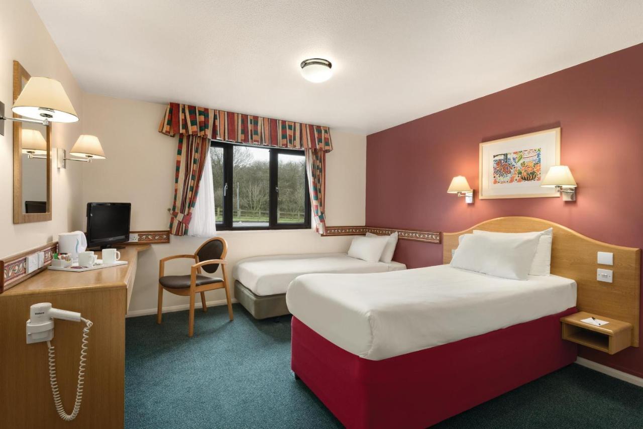 Days Inn Michaelwood M5 Falfield Exterior foto
